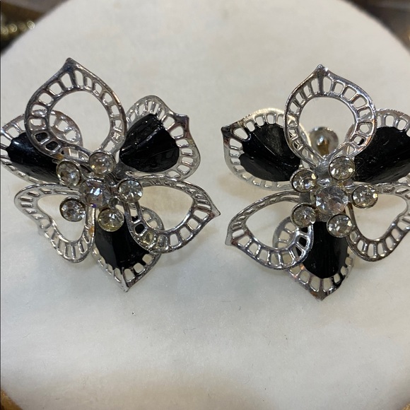 Jewelry - Vintage Screw Back Earrings 1-1/2 inch Diameter